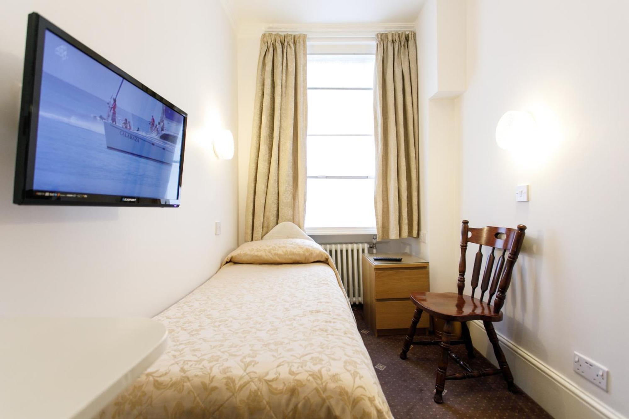 Single Room with Bathroom,631390938:JPEG